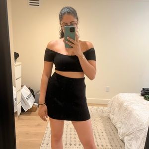 Zara black knit mini skirt 
BRAND NEW WITHOUT TAGS!! 
Size small